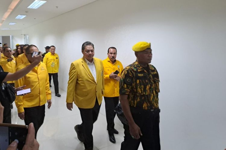 Pekik 'Airlangga Hartarto Presiden' Menggema di Ruang Rakernas Partai Golkar