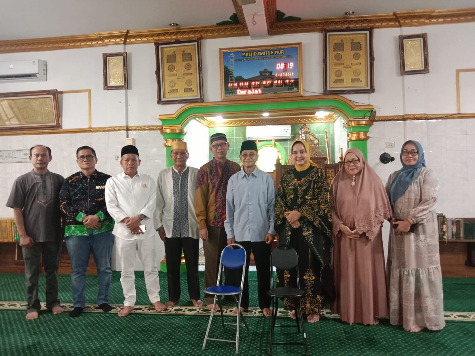 Ketua IIPG Lampung, Riana Sari Arinal Keliling Masjid di Lampung Berikan Kursi Lipat Untuk Jemaah